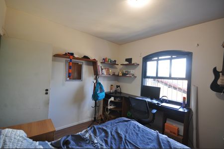 Casa à venda com 200m², 4 quartos e 2 vagasQuarto 