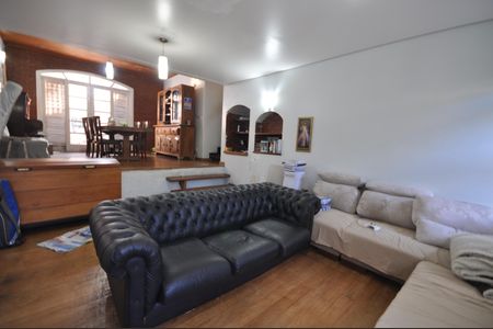 Casa à venda com 200m², 4 quartos e 2 vagasSala