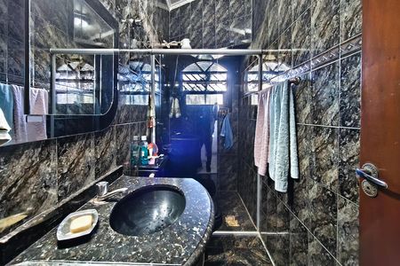 Casa à venda com 480m², 3 quartos e 4 vagas Casa à venda com 480m², 3 quartos e 4 vagasBanheiro