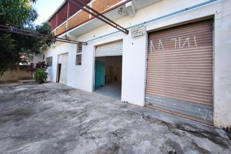 Casa à venda com 480m², 3 quartos e 4 vagas Casa à venda com 480m², 3 quartos e 4 vagasGaragem