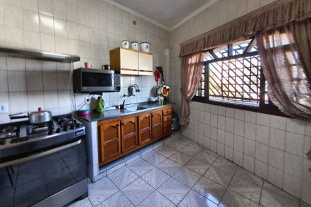 Casa à venda com 480m², 3 quartos e 4 vagas Casa à venda com 480m², 3 quartos e 4 vagasCozinha