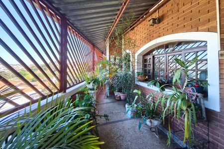 Casa à venda com 480m², 3 quartos e 4 vagas Casa à venda com 480m², 3 quartos e 4 vagasQuintal