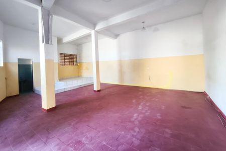 Casa à venda com 480m², 3 quartos e 4 vagas Casa à venda com 480m², 3 quartos e 4 vagasSalão