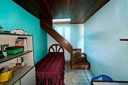 Casa à venda com 480m², 3 quartos e 4 vagas Casa à venda com 480m², 3 quartos e 4 vagasQuarto 2