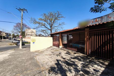 Casa à venda com 480m², 3 quartos e 4 vagas Casa à venda com 480m², 3 quartos e 4 vagasFachada