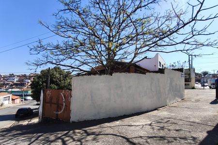 Casa à venda com 480m², 3 quartos e 4 vagas Casa à venda com 480m², 3 quartos e 4 vagasFachada