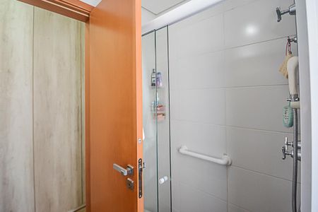 Apartamento à venda com 67m², 2 quartos e 2 vagas Apartamento à venda com 67m², 2 quartos e 2 vagasBanheiro da Suíte