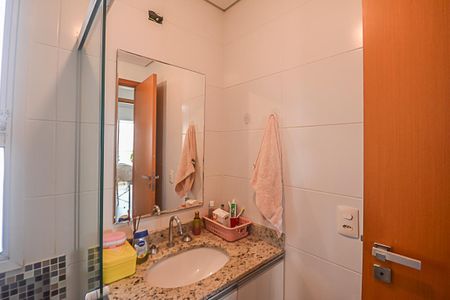 Apartamento à venda com 67m², 2 quartos e 2 vagas Apartamento à venda com 67m², 2 quartos e 2 vagasBanheiro