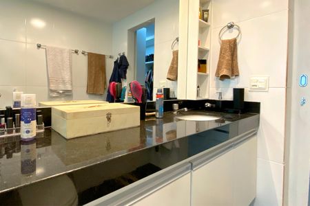 Apartamento à venda com 166m², 4 quartos e 4 vagasBanheiro da Suíte 1