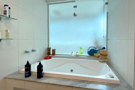 Apartamento à venda com 166m², 4 quartos e 4 vagasBanheiro da Suíte 1