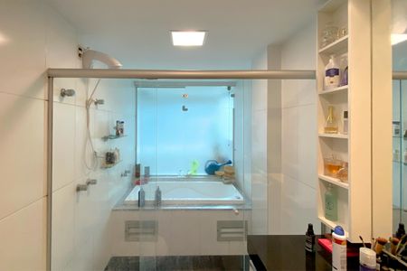 Apartamento à venda com 166m², 4 quartos e 4 vagasBanheiro da Suíte 1