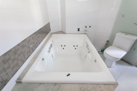 Apartamento à venda com 100m², 3 quartos e 1 vaga Apartamento à venda com 100m², 3 quartos e 1 vagaBanheiro da Suíte