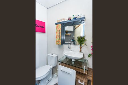 Casa à venda com 160m², 2 quartos e 1 vaga Casa à venda com 160m², 2 quartos e 1 vagaBanheiro de Serviço