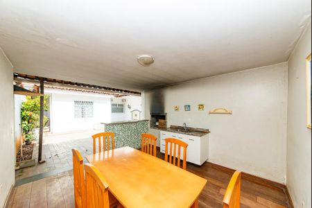 Casa à venda com 288m², 5 quartos e 4 vagasVaranda