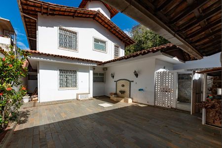 Casa à venda com 288m², 5 quartos e 4 vagasQuintal