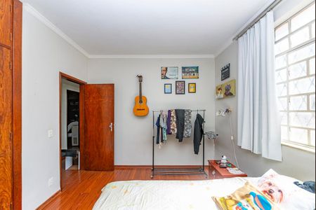 Casa à venda com 288m², 5 quartos e 4 vagasQuarto 4