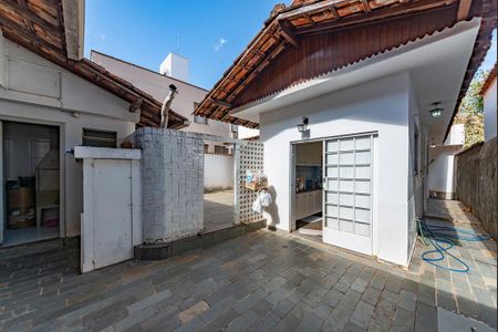 Casa à venda com 288m², 5 quartos e 4 vagasQuintal