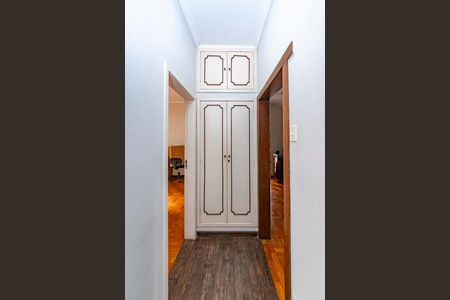 Casa à venda com 288m², 5 quartos e 4 vagasCorredor