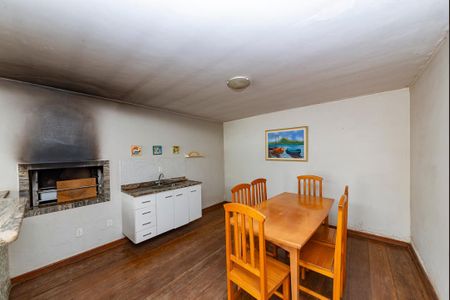 Casa à venda com 288m², 5 quartos e 4 vagasVaranda