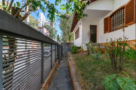 Casa à venda com 288m², 5 quartos e 4 vagasEntrada
