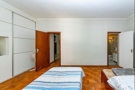 Casa à venda com 288m², 5 quartos e 4 vagasSuíte