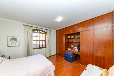 Casa à venda com 288m², 5 quartos e 4 vagasQuarto 2