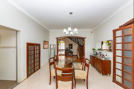 Casa à venda com 288m², 5 quartos e 4 vagasSala 2