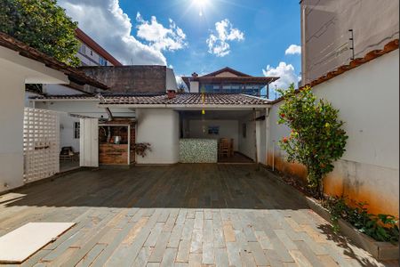 Casa à venda com 288m², 5 quartos e 4 vagasQuintal