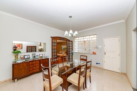 Casa à venda com 288m², 5 quartos e 4 vagasSala 2