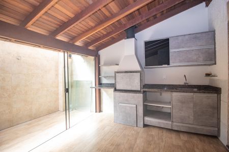 Casa para alugar com 140m², 2 quartos e 2 vagas Casa para alugar com 140m², 2 quartos e 2 vagasÁrea comum - Churrasqueira