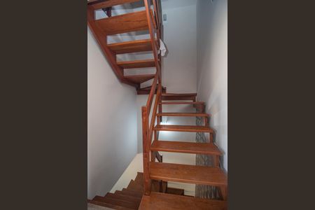 Casa para alugar com 140m², 2 quartos e 2 vagas Casa para alugar com 140m², 2 quartos e 2 vagasCorredor 2 piso