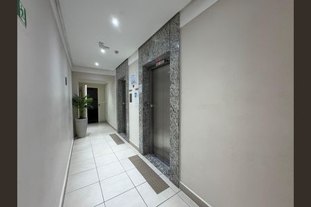 Apartamento à venda com 44m², 2 quartos e 1 vaga Apartamento à venda com 44m², 2 quartos e 1 vagaHall social