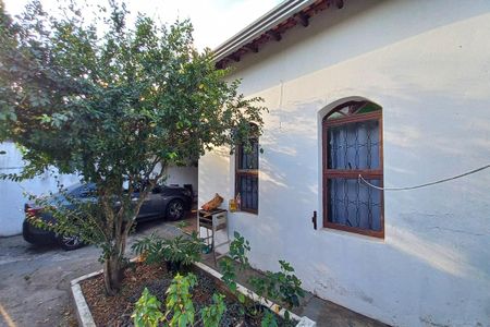 Casa à venda com 250m², 3 quartos e 2 vagas Casa à venda com 250m², 3 quartos e 2 vagasFachada