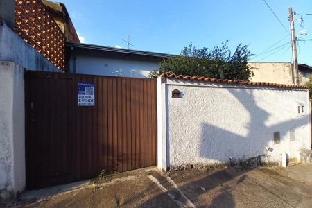 Casa à venda com 250m², 3 quartos e 2 vagas Casa à venda com 250m², 3 quartos e 2 vagasFachada