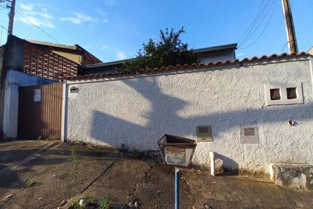 Casa à venda com 250m², 3 quartos e 2 vagas Casa à venda com 250m², 3 quartos e 2 vagasFachada