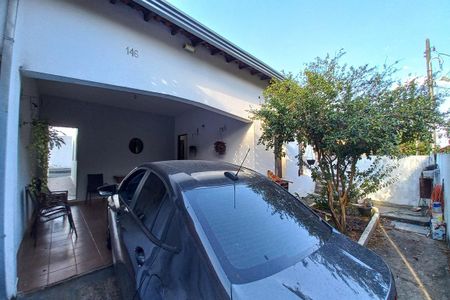 Casa à venda com 250m², 3 quartos e 2 vagas Casa à venda com 250m², 3 quartos e 2 vagasFachada