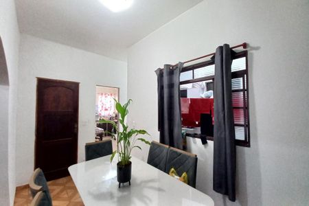 Casa à venda com 250m², 3 quartos e 2 vagas Casa à venda com 250m², 3 quartos e 2 vagasSala de Jantar