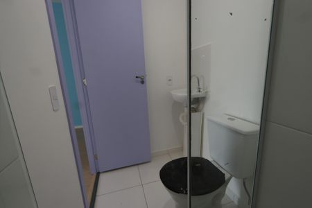 Banheiro de kitnet/studio para alugar com 1 quarto, 25m² em Chácara Inglesa, São Paulo