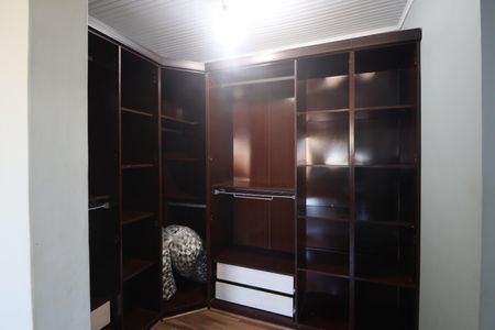 Casa à venda com 270m², 3 quartos e 3 vagasCloset da suíte 2