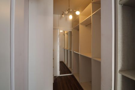 Casa à venda com 270m², 3 quartos e 3 vagasCloset da suíte 1