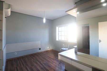 Casa à venda com 270m², 3 quartos e 3 vagasSuite 2