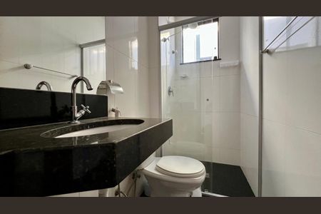 Apartamento à venda com 74m², 3 quartos e 2 vagas Apartamento à venda com 74m², 3 quartos e 2 vagasBanheiro da Suíte