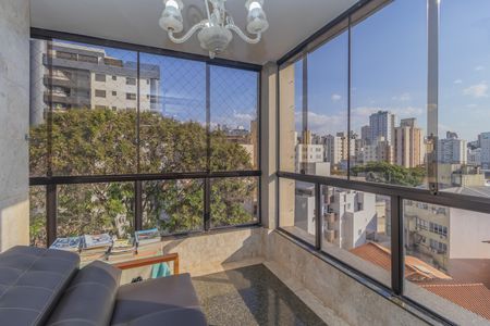 Apartamento à venda com 155m², 4 quartos e 2 vagas Apartamento à venda com 155m², 4 quartos e 2 vagasVaranda