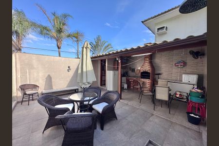 Casa de condomínio à venda com 140m², 3 quartos e 1 vagaÁrea externa