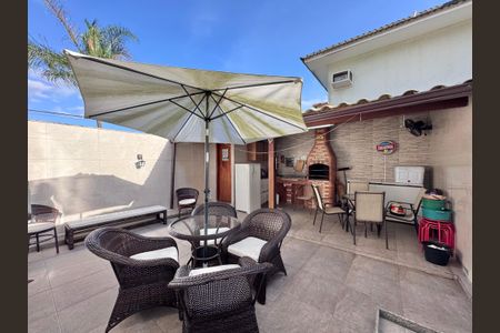 Casa de condomínio à venda com 140m², 3 quartos e 1 vagaÁrea externa