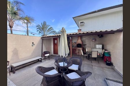 Casa de condomínio à venda com 140m², 3 quartos e 1 vagaSuíte - Vista