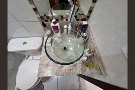 Casa de condomínio à venda com 140m², 3 quartos e 1 vagaSuíte - Banheiro