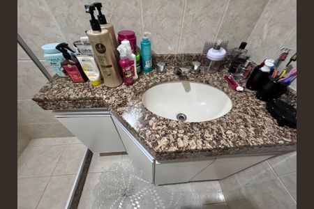 Casa de condomínio à venda com 140m², 3 quartos e 1 vagaBanheiro Social