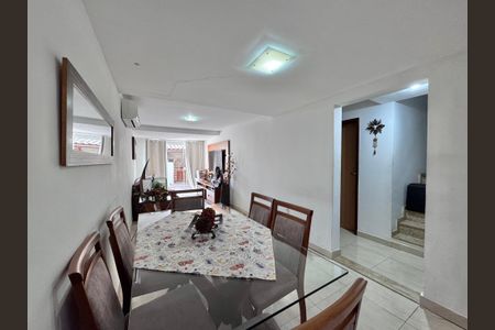 Sala de casa de condomínio à venda com 3 quartos, 140m² em Vargem Pequena, Rio de Janeiro