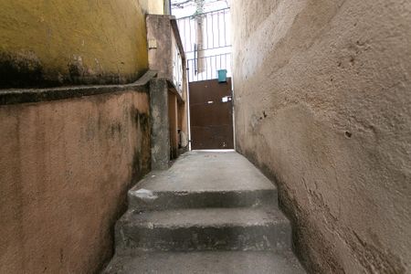 Casa à venda com 51m², 2 quartos e sem vaga Casa à venda com 51m², 2 quartos e sem vagaEscada